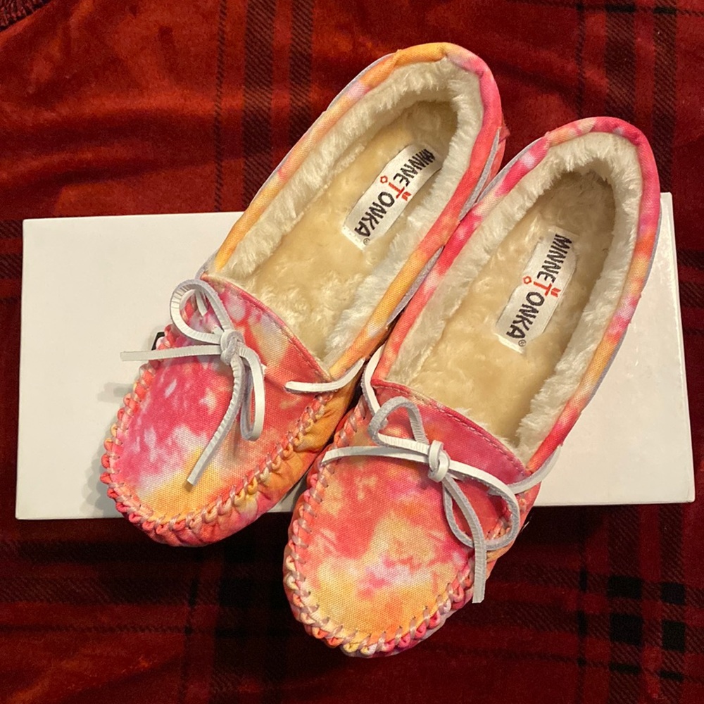 BNIB Minnetonka Moccasins Size 7